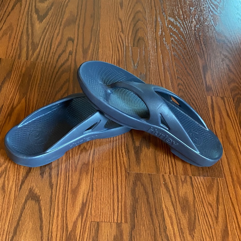 Hurley navy flip flop sandals. Size 13